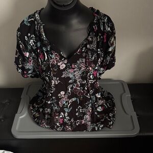 FRYE AND CO. Black Floral V-Neck Puff Sleeve Blouse